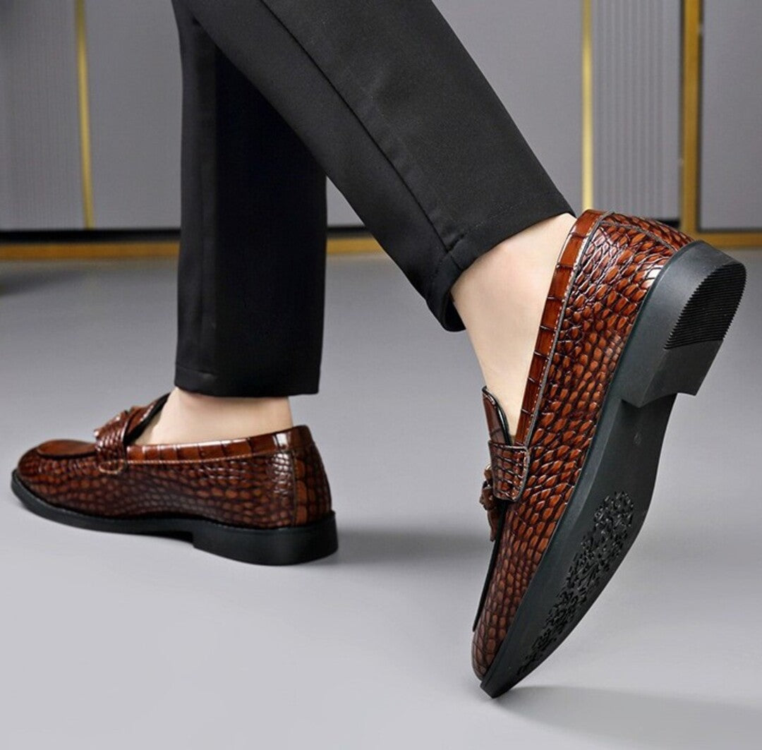 GLOSSY TASSEL LOAFERS