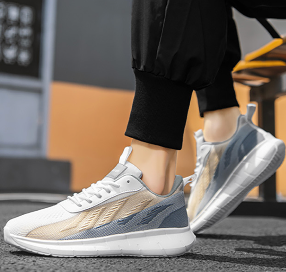 LIGHTWEIGHT RUNNING SNEAKERS