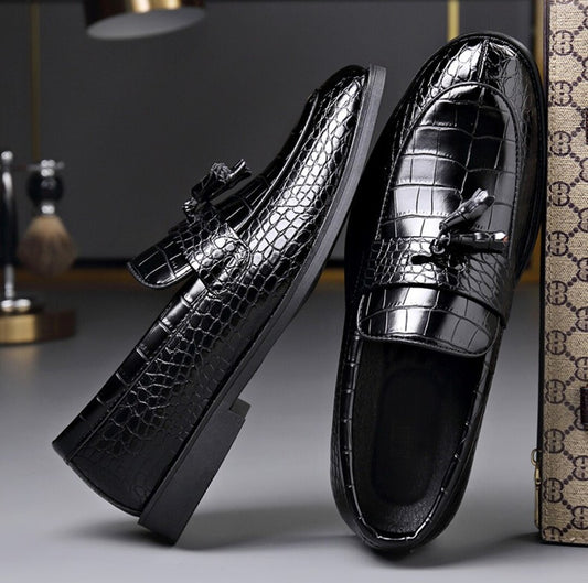 GLOSSY TASSEL LOAFERS