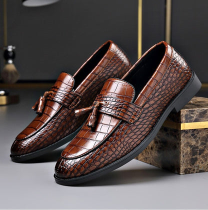 GLOSSY TASSEL LOAFERS