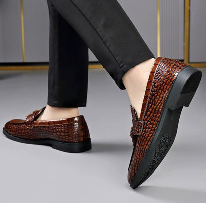 GLOSSY TASSEL LOAFERS