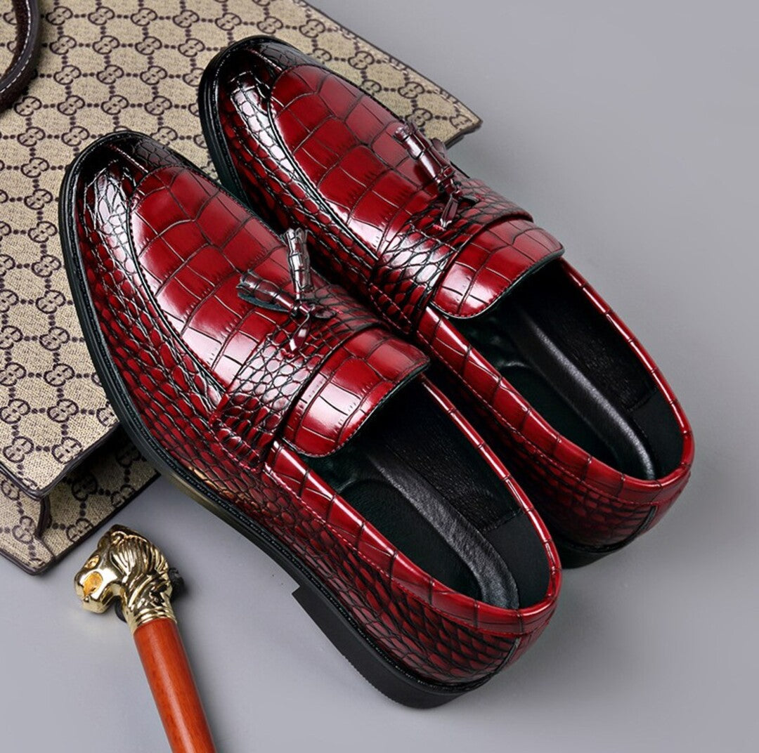 GLOSSY TASSEL LOAFERS